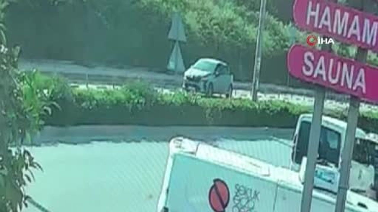 Mersin'de sağlık çalışanı hafif ticari aracın çarpması sonucu yaşamını yitirdi
