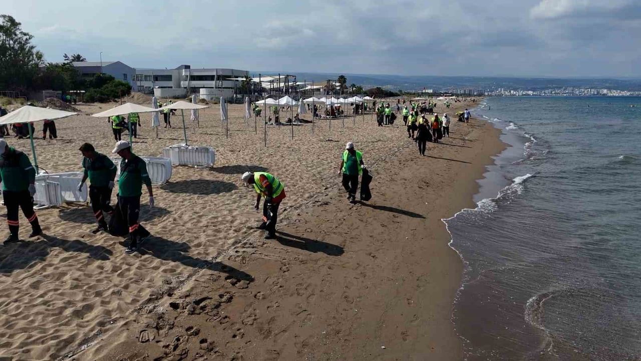 Mersin'de sahiller çevre haftasında temizlendi