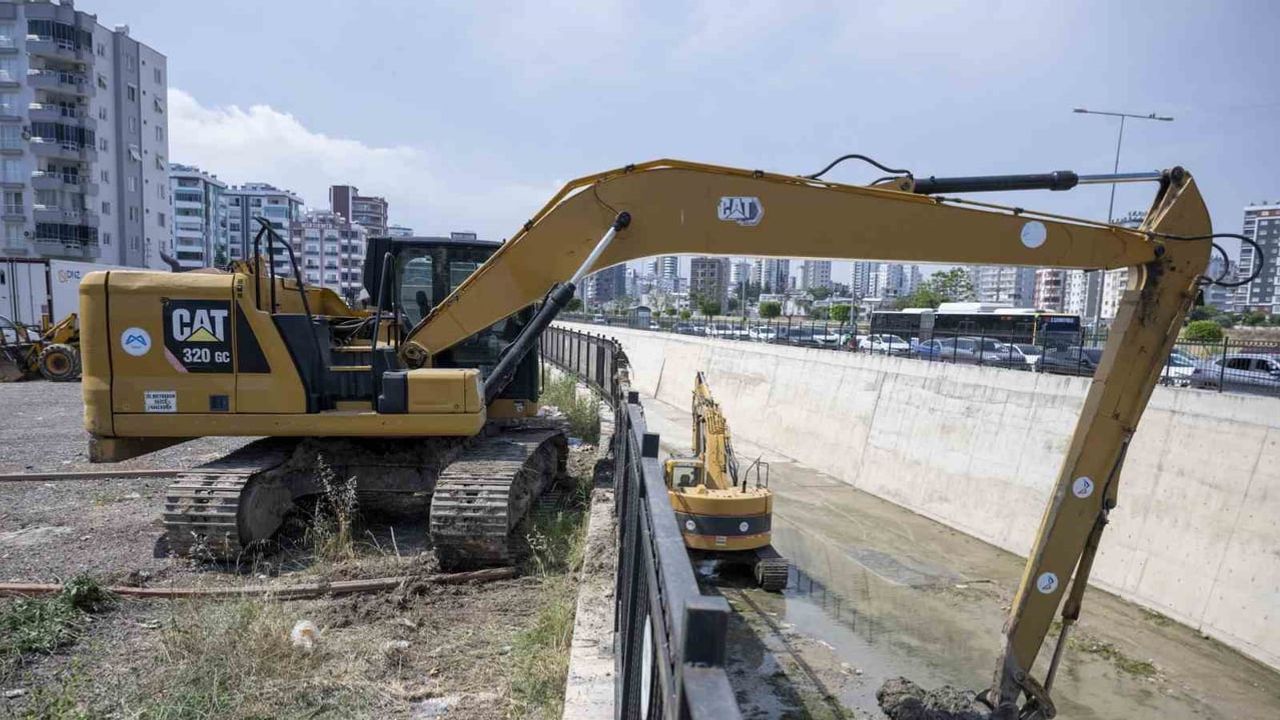 Mersin'de sinek ve haşerelere karşı yoğun mesai