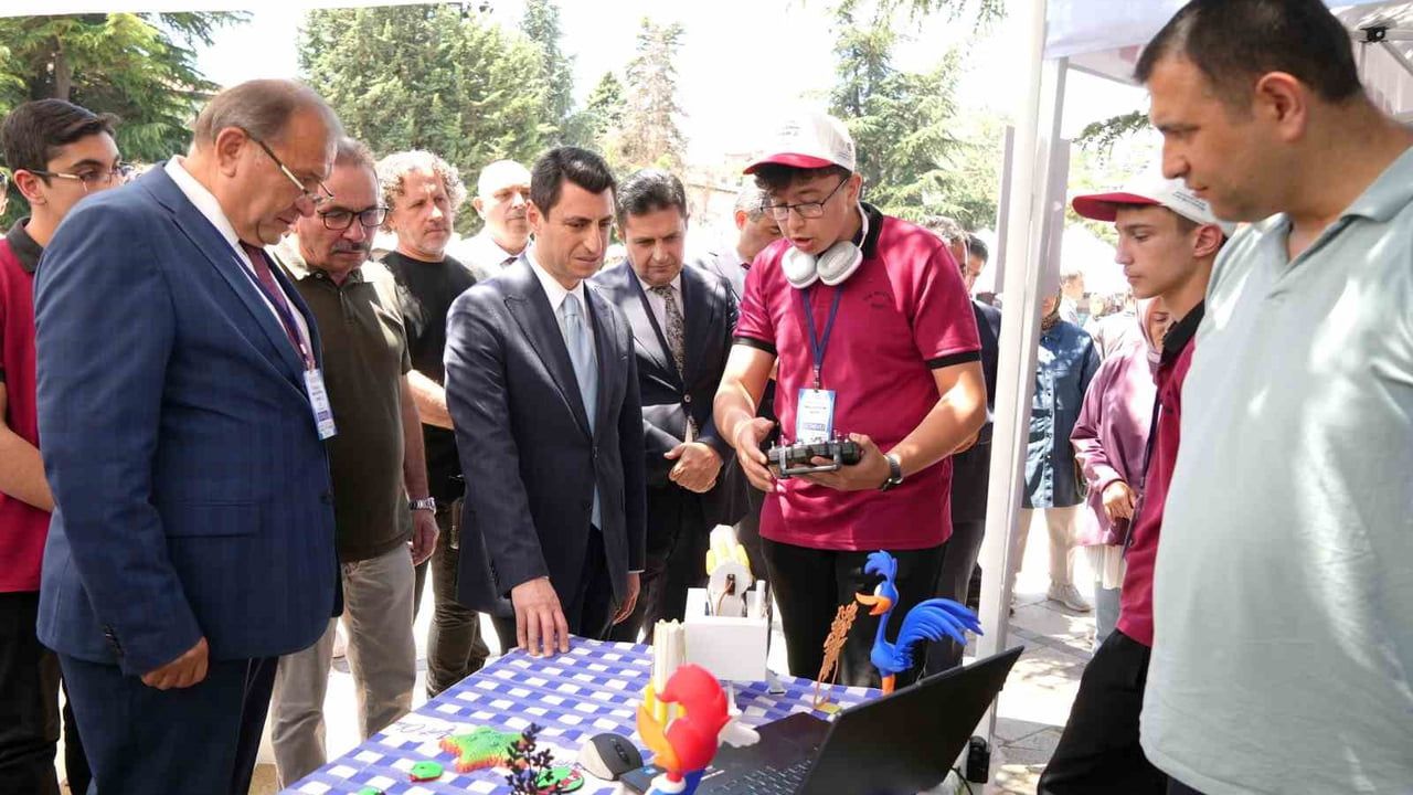Meslek lisesi öğrencilerinin ürünleri görücüye çıktı