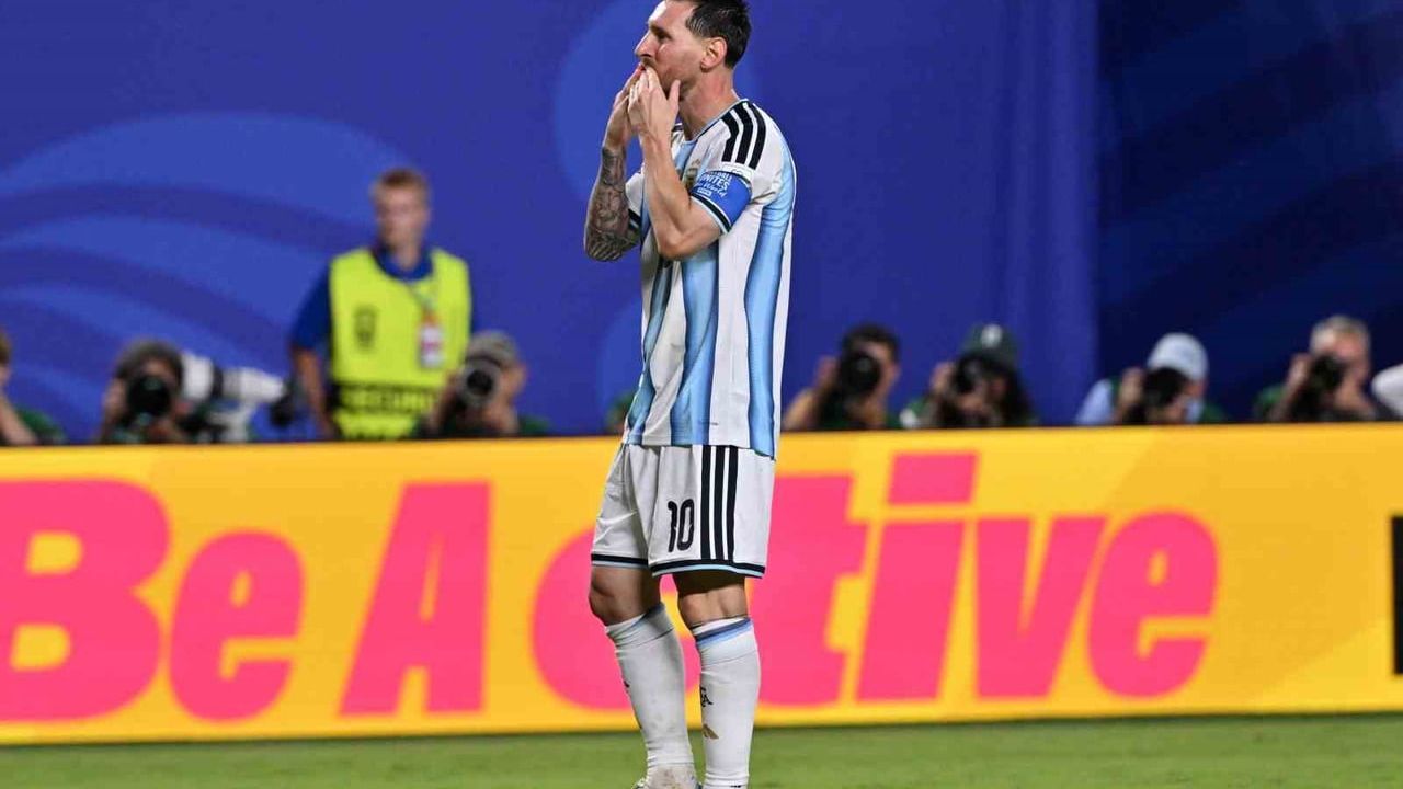 Messi hat-trick yaptı, Arjantin turnuvaya galibiyetle başladı