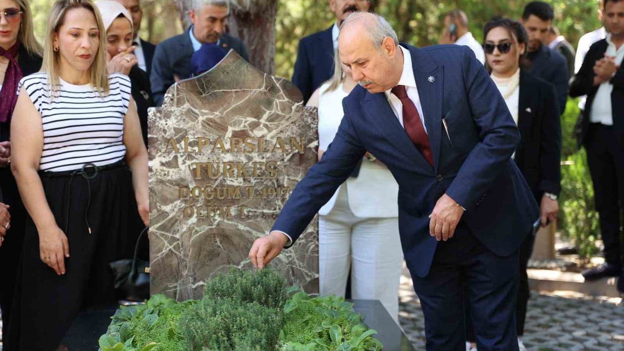 MHP Gaziantep teşkilatı Ankara’ya çıkarma yaptı, Bahçeli’yi ziyaret etti