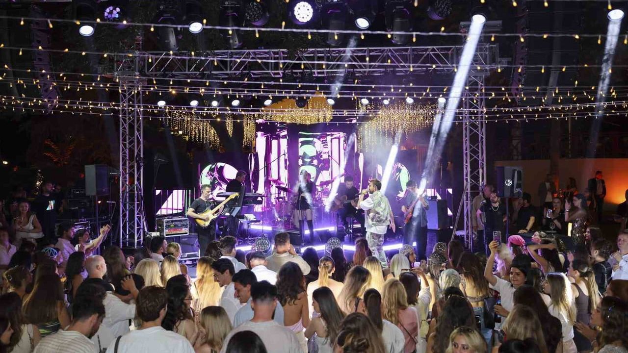 Migros Güzellik Festivali Glow temasıyla İstanbul'da: Murat Dalkılıç sahne aldı