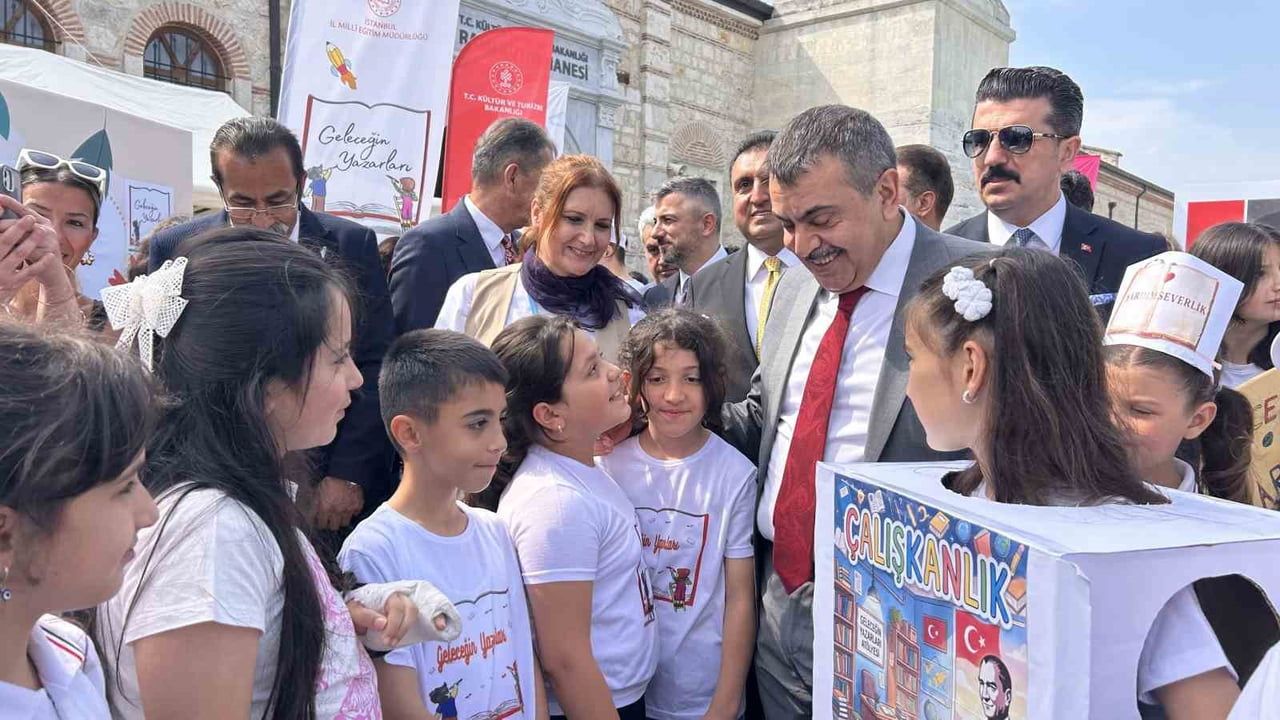 Milli Eğitim Bakanı Yusuf Tekin, 'Geleceğin Yazarları' İl Kitap Fuarı'nı ziyaret etti