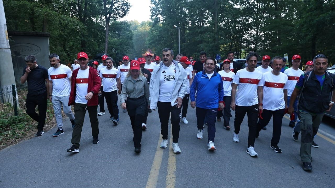 Milli eğitim bakanı Yusuf Tekin Sakarya’da 'Huzur ve Kardeşlik Yürüyüşü'ne katıldı