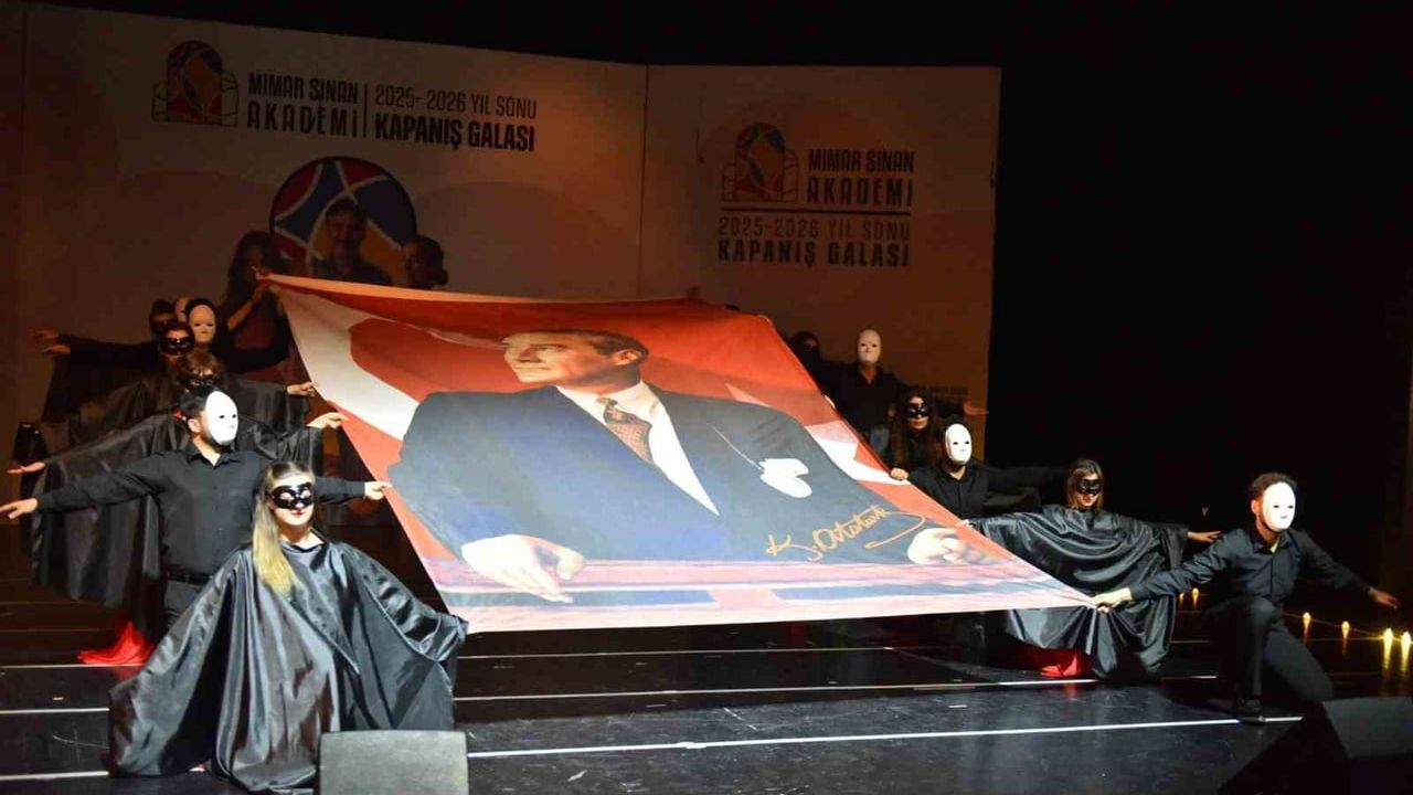 Mimar Sinan Akademi'den yıl sonuna özel sanat performansı