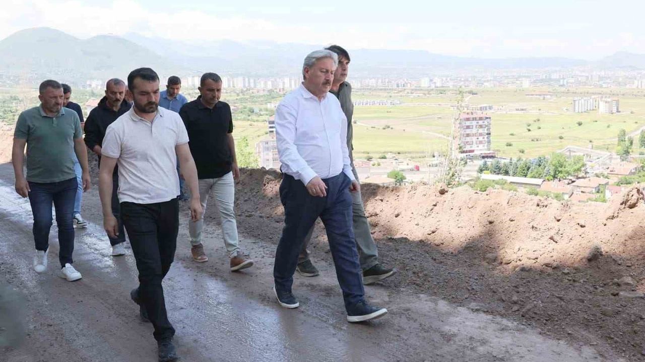 Mimarsinan mahallesinde çöken istinat duvarı için inceleme yapıldı