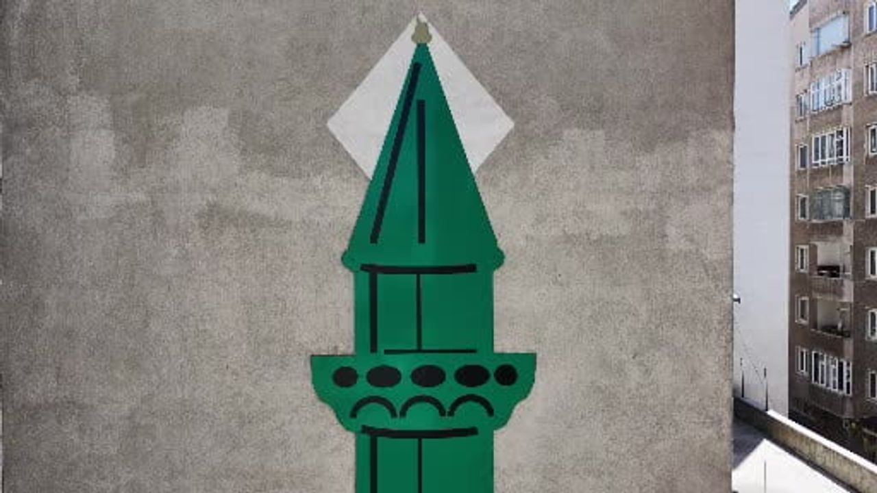 Minareye yer olmayınca duvara üç boyutlu minare tasarlandı