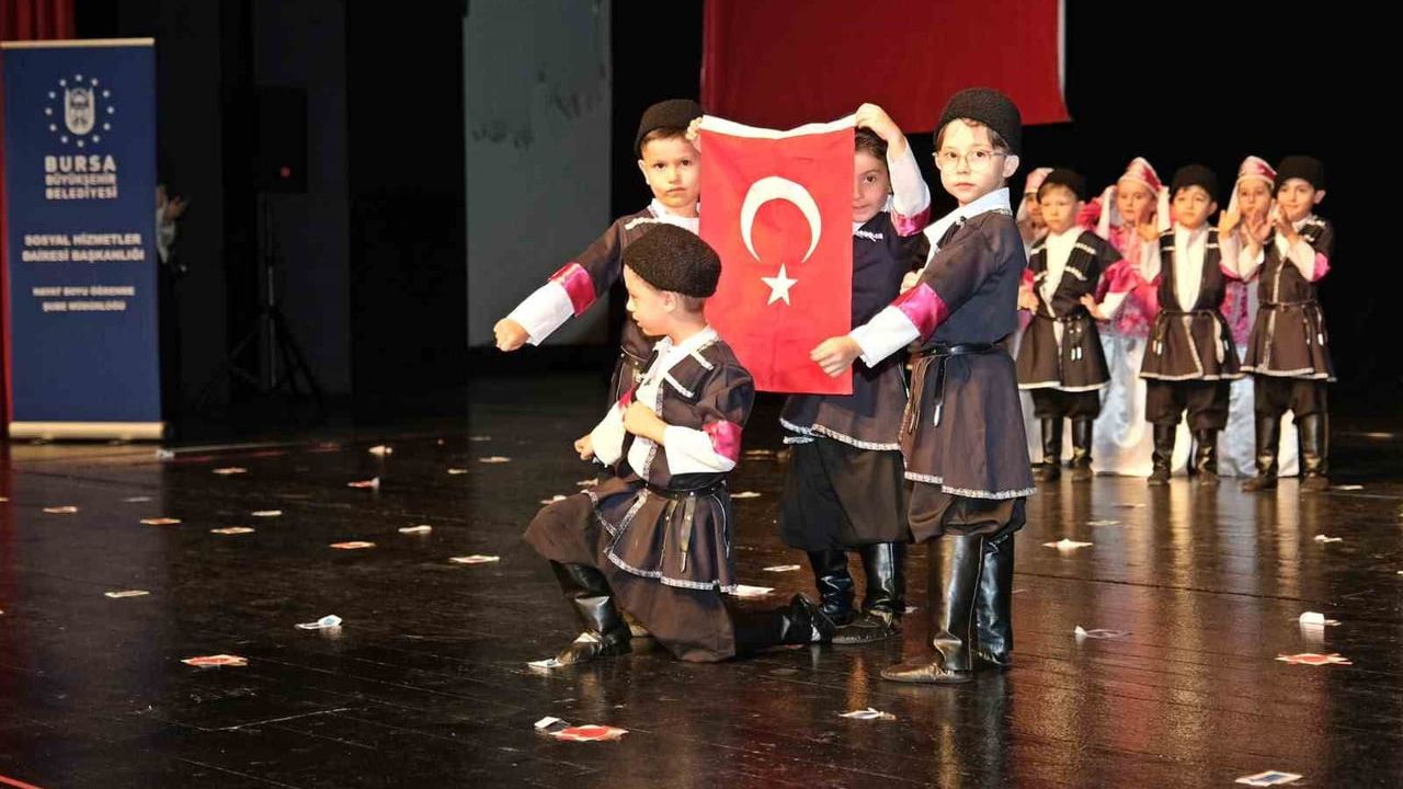 Minikler yıl sonu gösterisinde hünerlerini sergiledi: Bursa Yuvam Çocuk Etkinlik Merkezleri
