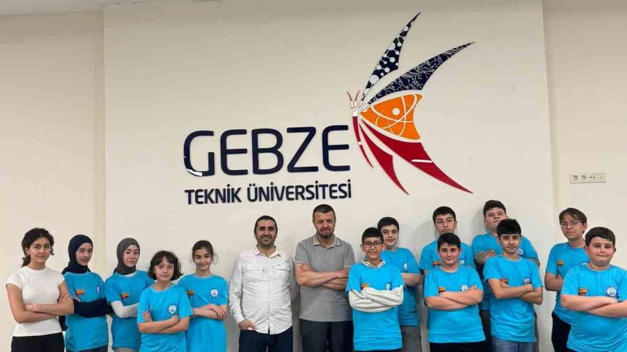 Molla Yegan Çocuk Üniversitesi Takımı, 7. Uluslararası Kelebek Robot Olimpiyatları'nda 'Çizgi İzleyen Robot'ta ilk üçü aldı