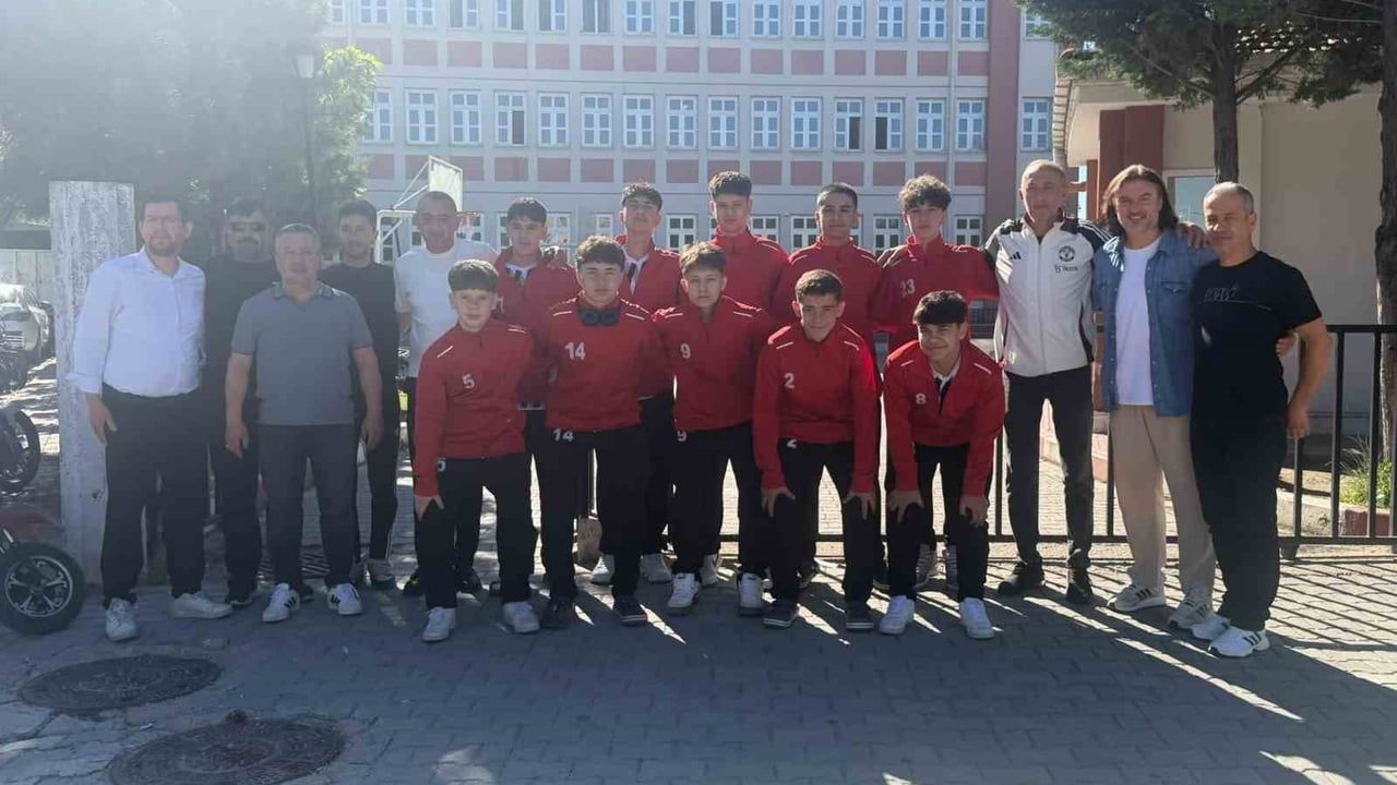 Moymul ortaokulu futsal takımı Türkiye'nin en iyi 8 takımı arasında