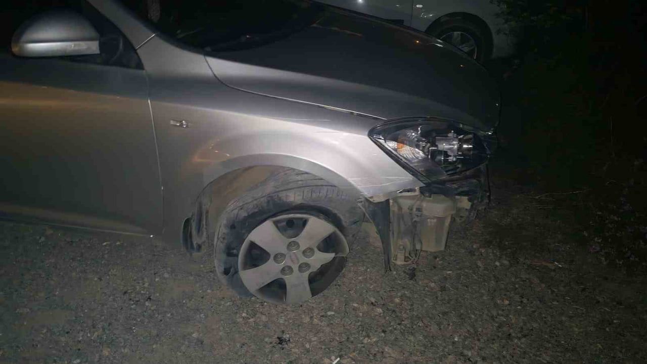 Mudurnu'da yön levhasına çarpıp kaçan sürücü güvenlik kamerasıyla yakalandı