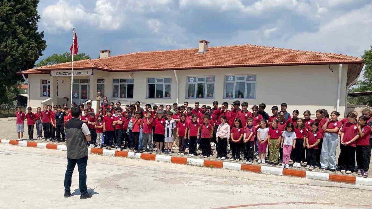 Muğla'da Denizova İlköğretim Okulu'nda Orman Yangını Tatbikatı ve Bilinçlendirme Eğitimi