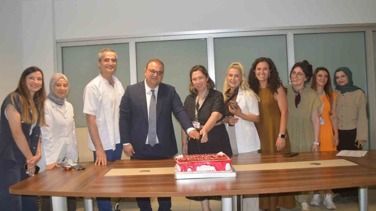 Muğla Eğitim ve Araştırma Hastanesi'nde Dünya Diyetisyenler Günü Pasta ile Kutlandı