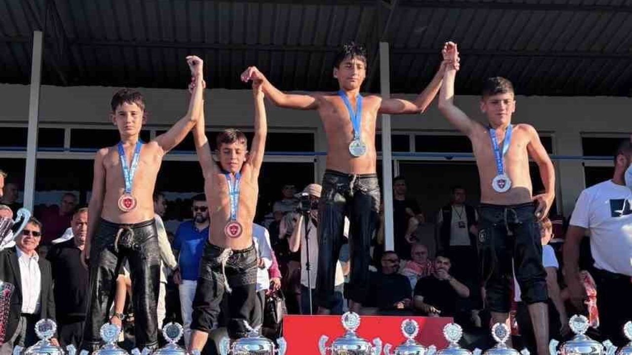 Muğla Güreşçileri Manisa'daki Yuntdağı Yağlı Güreşleri'nden 6 Madalya ile Döndü