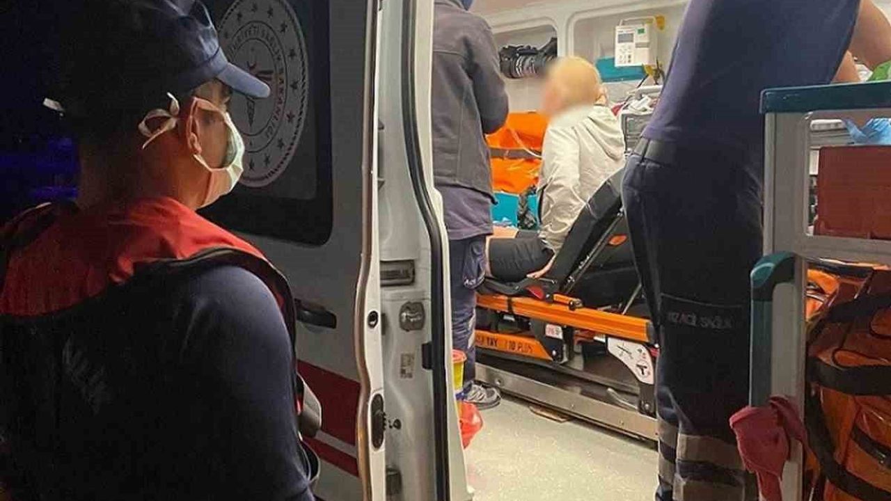 Muğla'nın Fethiye açıklarında gemide rahatsızlanan vatandaşa tıbbi tahliye