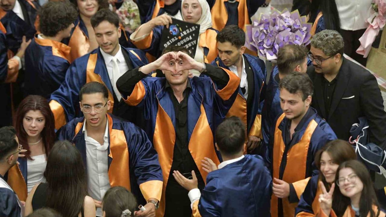 Muğla Sıtkı Koçman Üniversitesi edebiyat fakültesinde mezuniyet töreni
