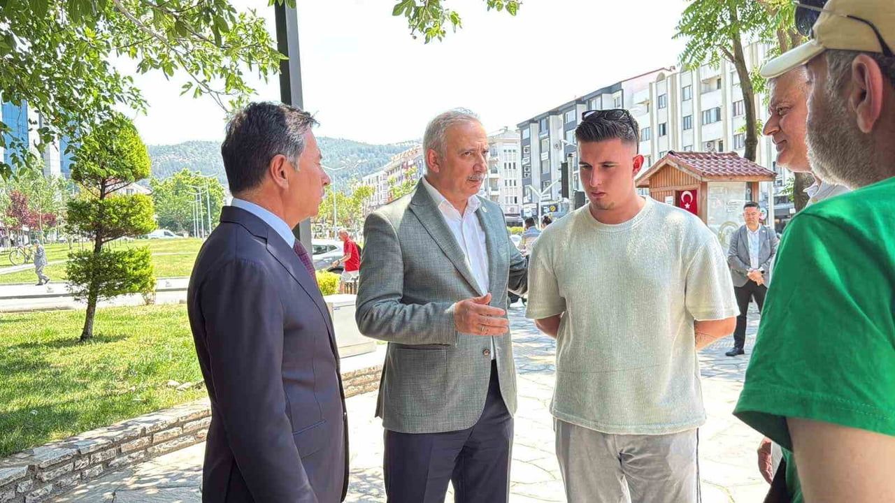 Muğlaspor taraftarlarının üç günlük açlık grevi Ahmet Aras ile görüşmenin ardından sona erdi