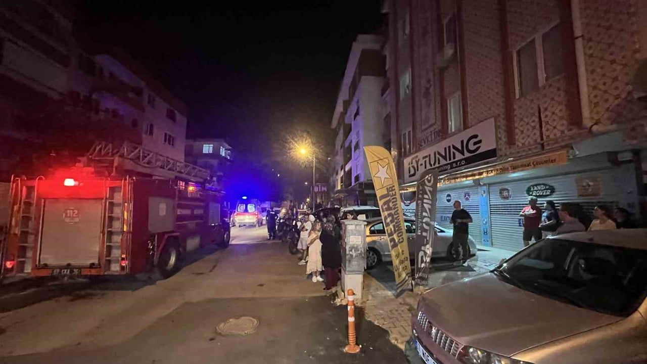 Muratpaşa'da kentsel dönüşümdeki boşaltılmış apartmanda yangın çıktı