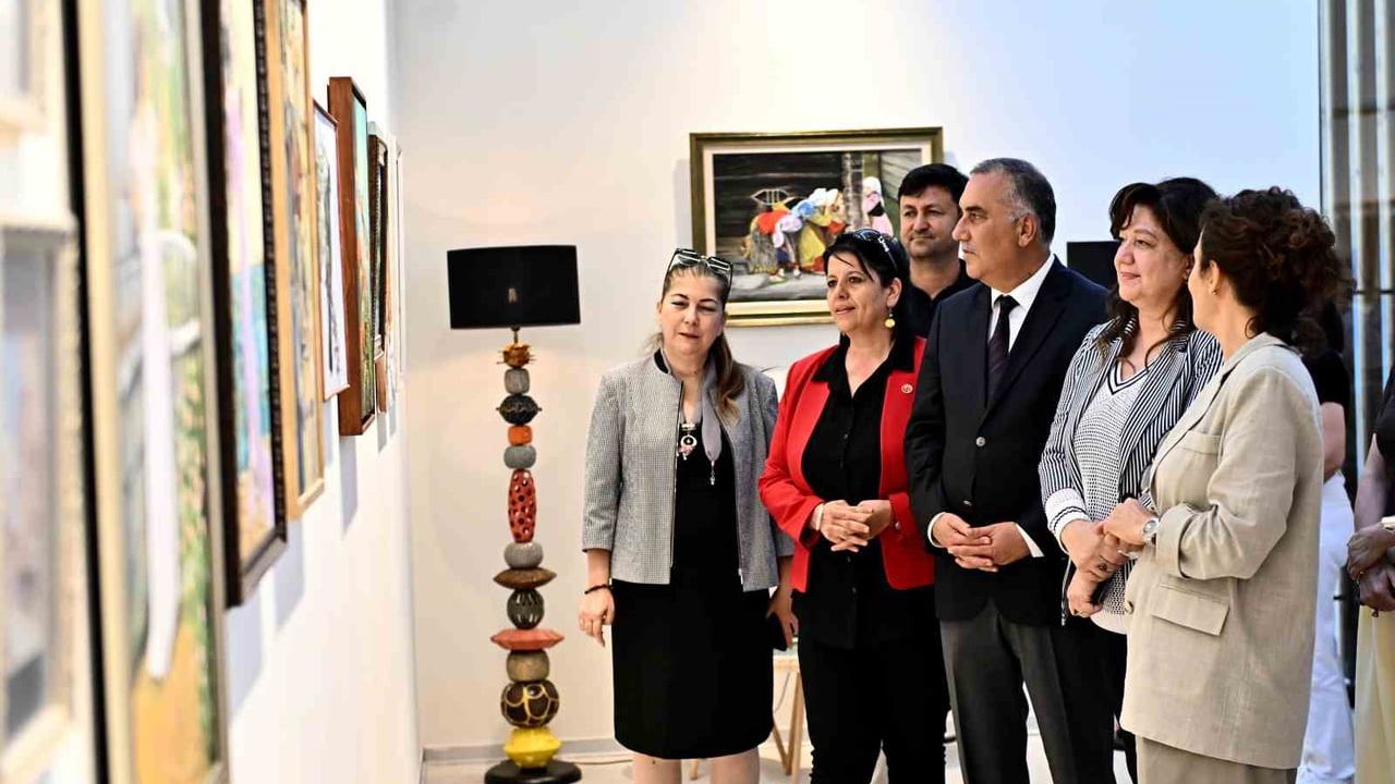Muratpaşa’da 'Zamansız Motifler' sergisi Türkan Şoray Kültür Merkezi’nde açıldı