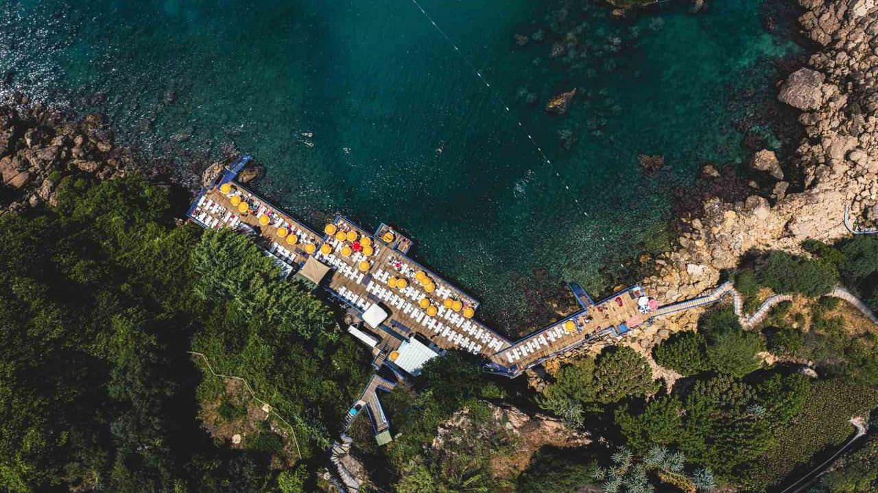 Muratpaşa'nın mavi bayraklı plajlarında yaz keyfi
