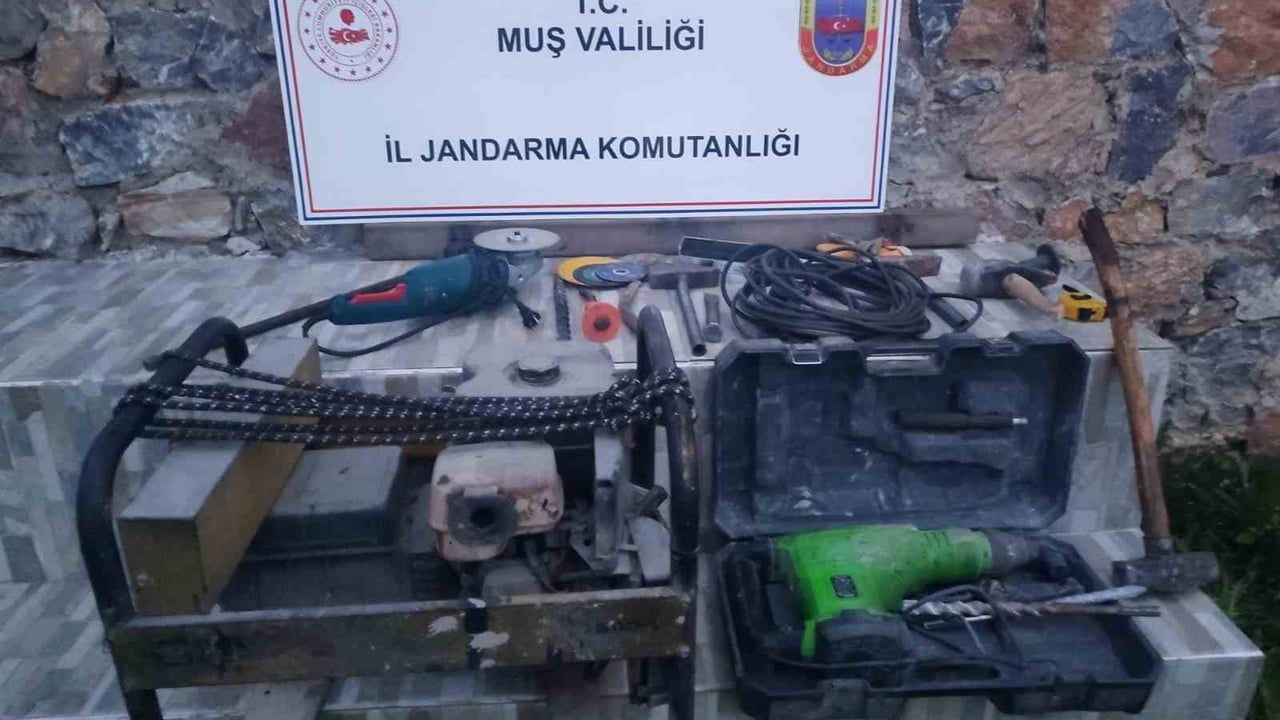 Muş'ta kaçak kazı operasyonu: 3 şüpheli gözaltına alındı
