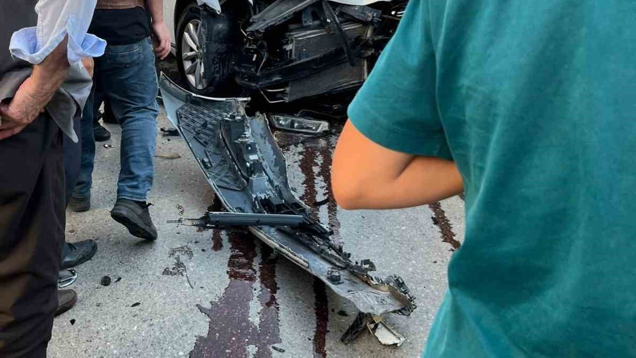 Muş’ta zincirleme kaza: üç araçta maddi hasar, yaralılar hastaneye kaldırıldı
