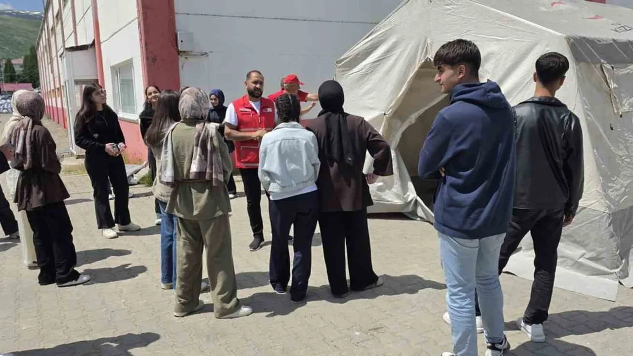 Muşlu Öğrenciler Türk Kızılayı Hasköy Lojistik Merkezi'ni Ziyaret Etti