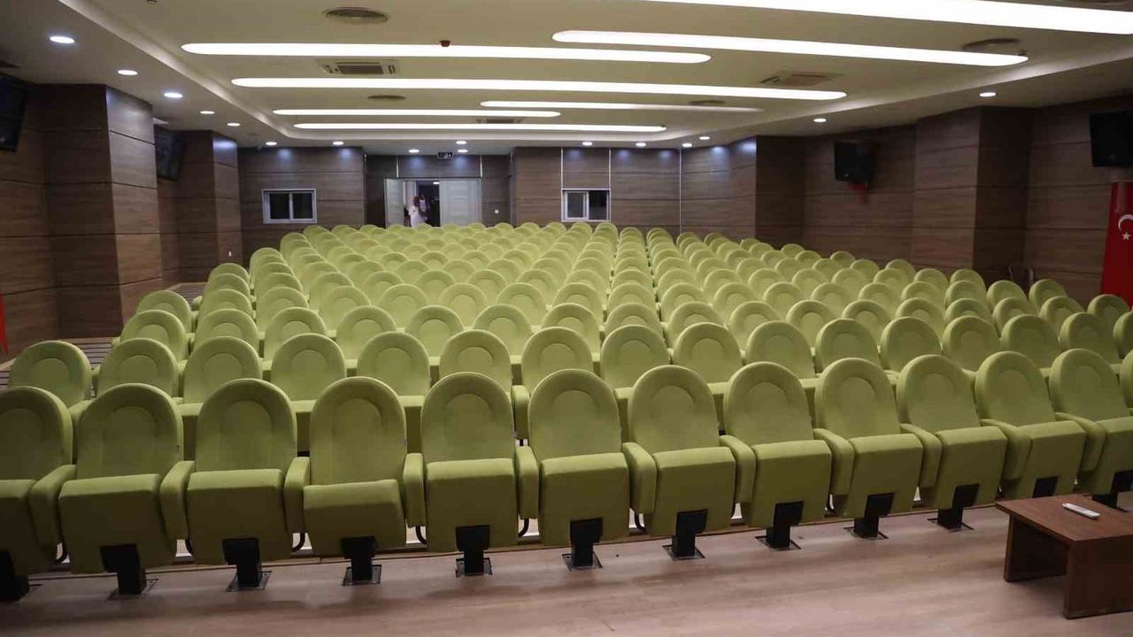 Muzaffer İzgü salonu yeni yüzüyle sanatseverleri ağırlamaya hazırlanıyor