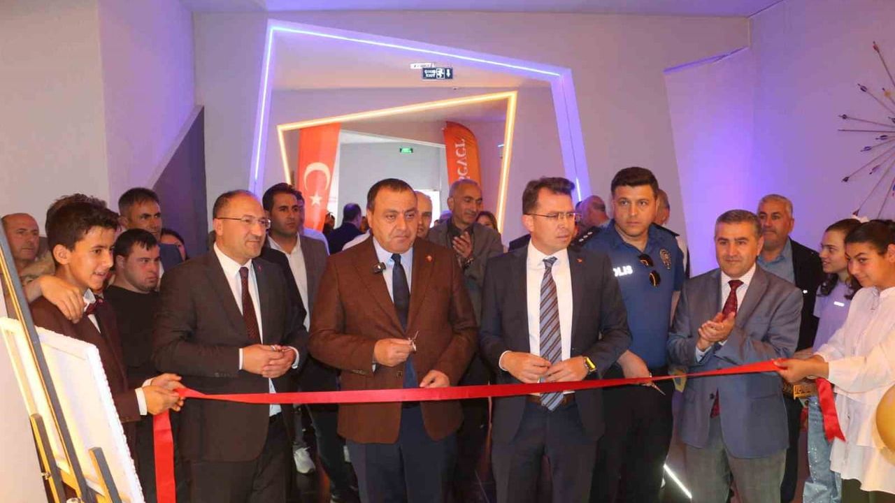 Narman’da özel eğitim öğrencilerinin yıl sonu sergisi açıldı