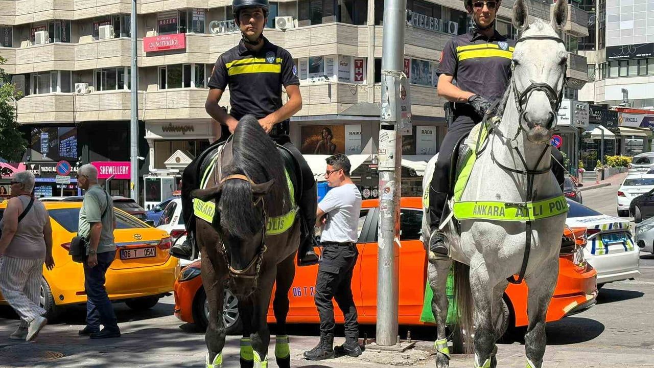 NATO zirvesi öncesi başkentte atlı polislerin mesaisi sürüyor