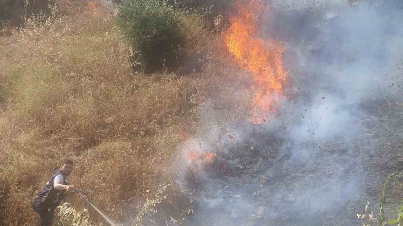 Nazilli belediyesi ekipleri Bozyurt’taki yangın söndürme çalışmalarına destek veriyor