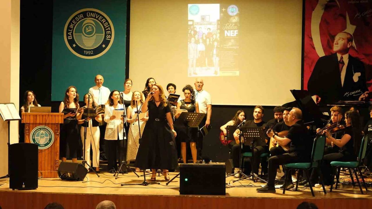 NEF Personel Korosu 'Her Telden' Konseri Balıkesir'de Beğeni Topladı