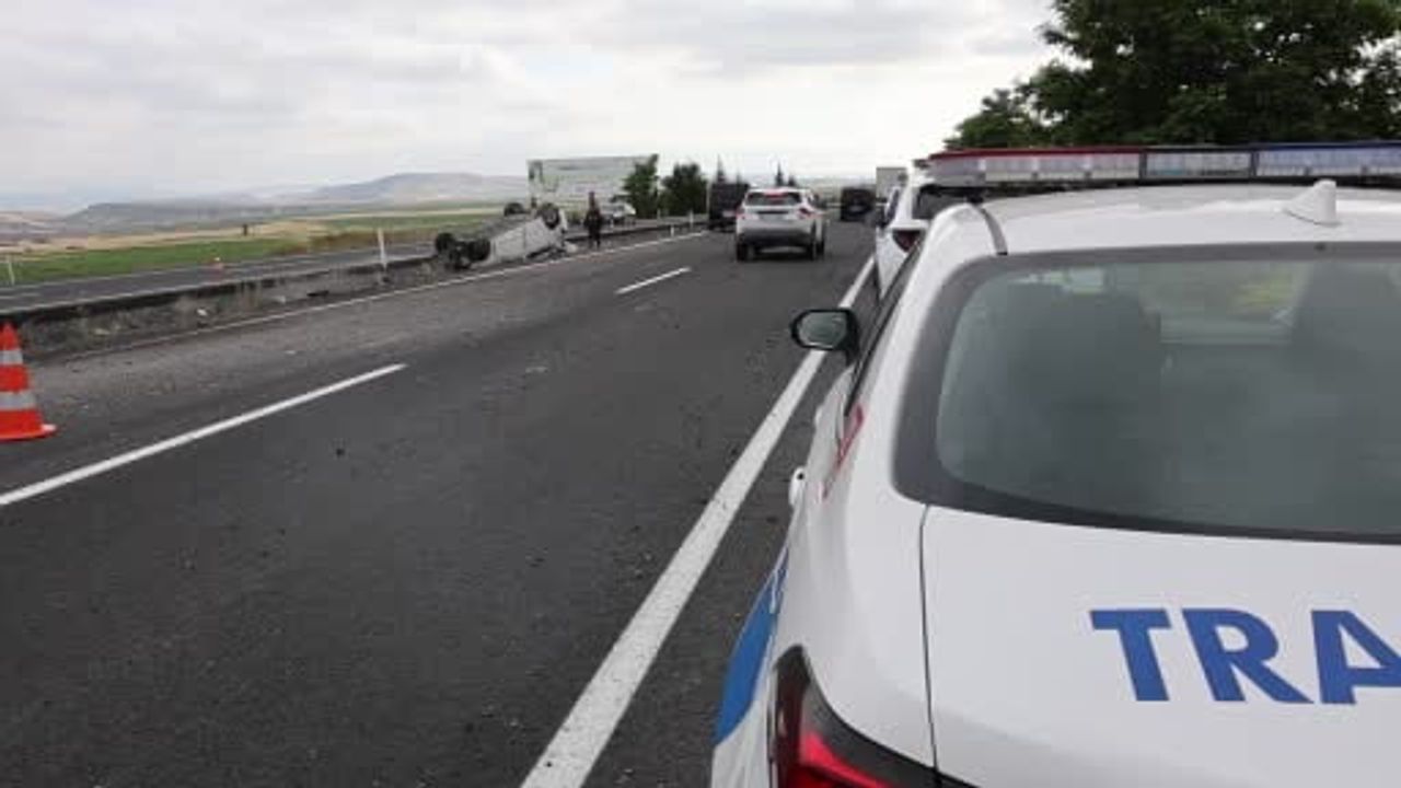 Nevşehir'de kontrolden çıkan otomobil takla attı: 2'si bebek 4 yaralı