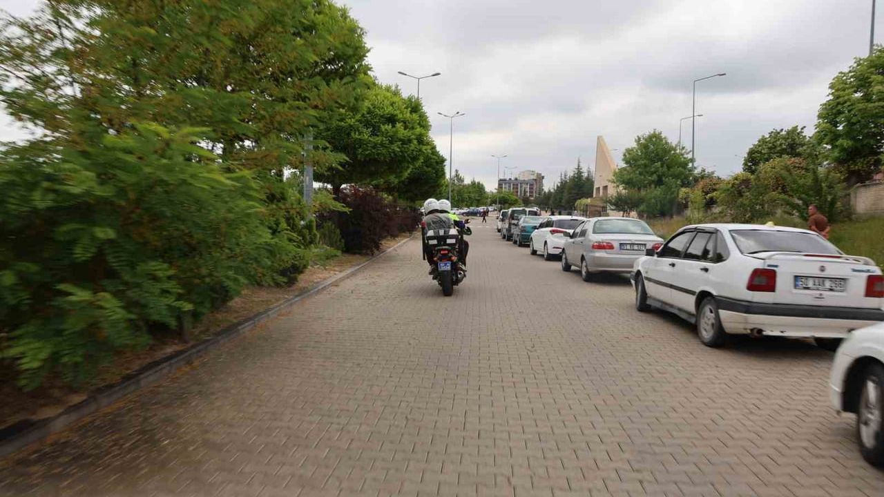 Nevşehir polisi YKS'de 11 öğrencinin yardımına koştu