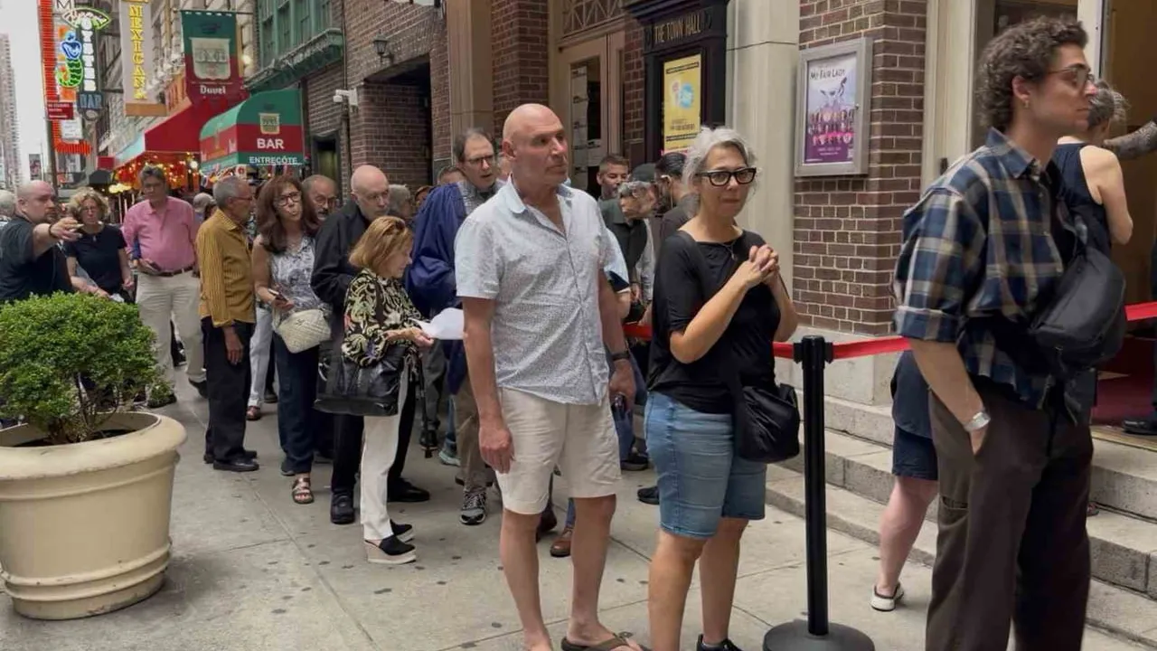 New York'ta Trump'ın doğum gününde protesto konseri
