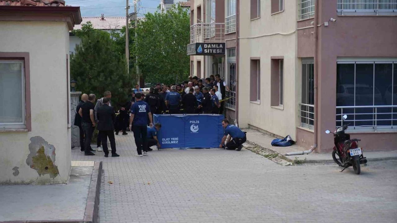 Niğde'de 10. kattan düşen 20 yaşındaki genç yaşamını yitirdi