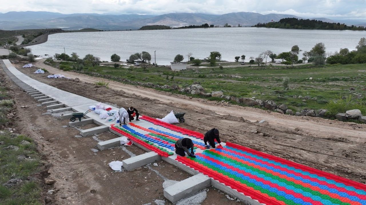 Niğde'de 285 metrelik renkli kaydırak Gebere Mesire Alanı'nda hizmete hazırlanıyor