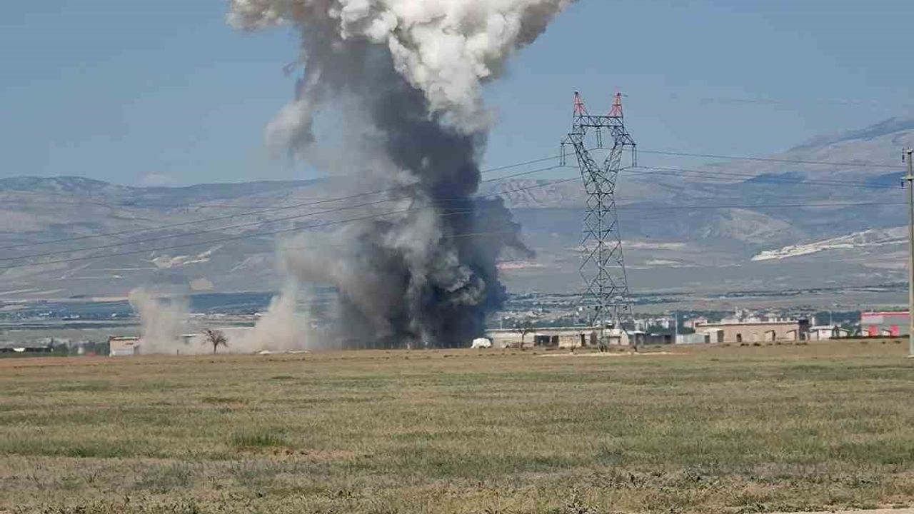 Niğde'de havai fişek fabrikasındaki patlama kamerada