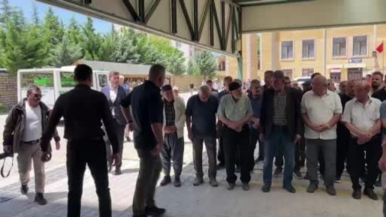 Niğde'de havai fişek fabrikasındaki patlamada hayatını kaybeden işçi uğurlandı
