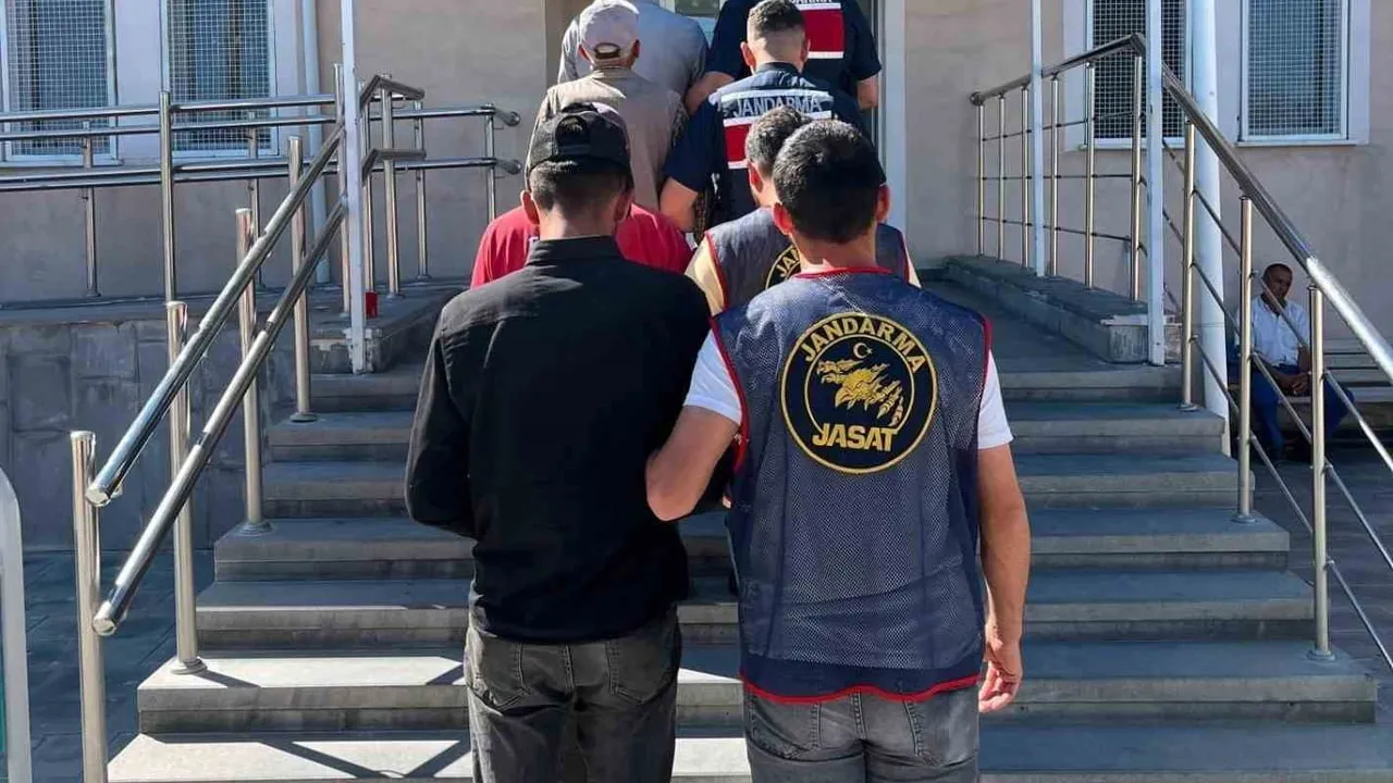 Niğde'de römorkla birlikte 8,5 ton gübre çalanlar yakalandı