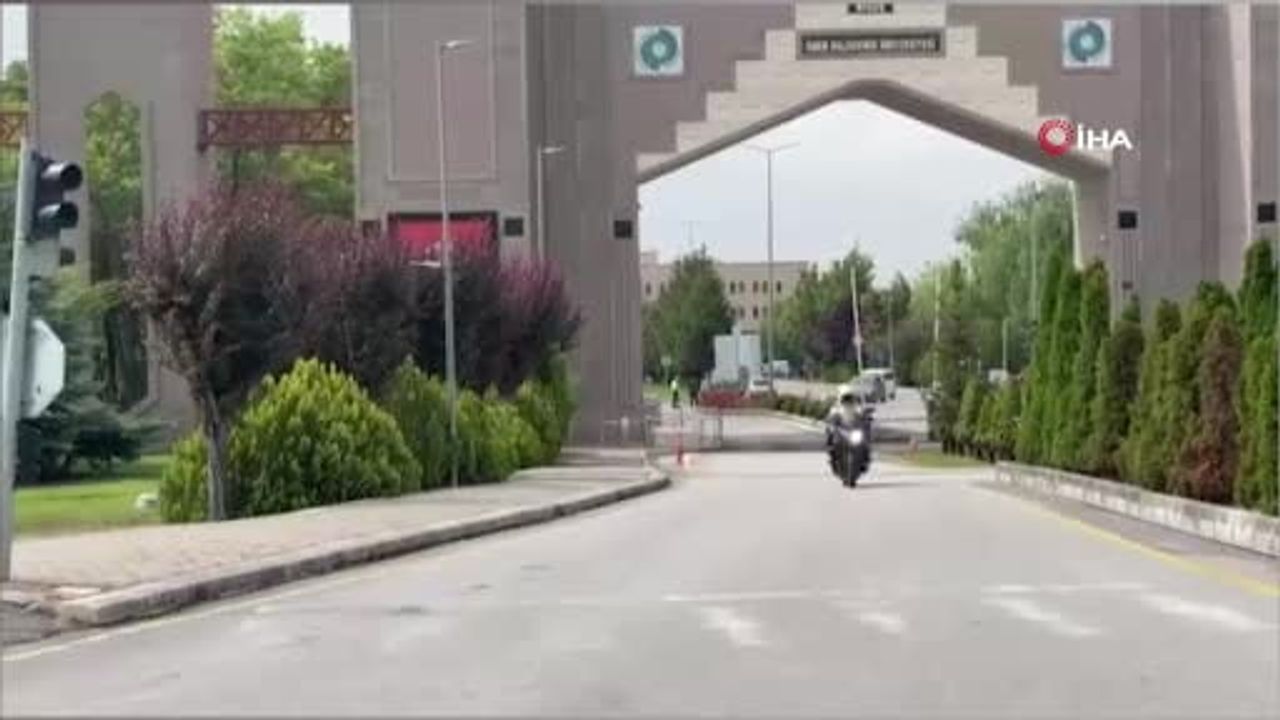 Niğde'de YKS için geç kalan adaylara polis ekipleri yetişti