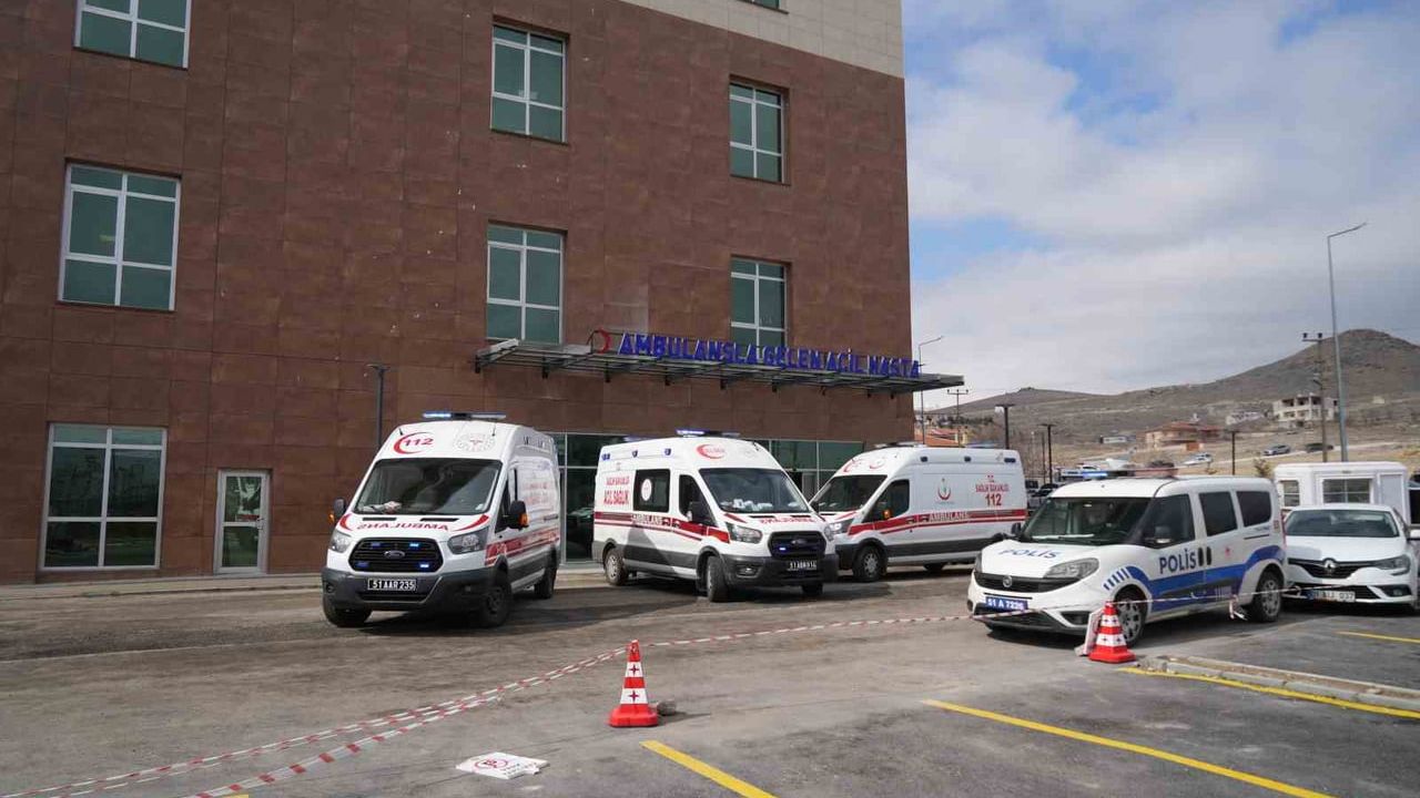 Niğde Ulukışla'da şarampole devrilen araçta 5 kişi yaralandı
