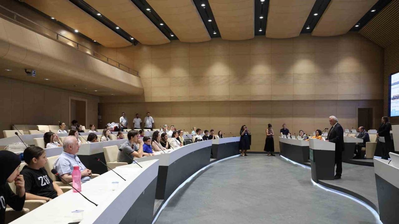Nilüfer'de Okullar Arası Atık Yağ ve Atık Pil Toplama Yarışmalarının Kazananları Ödüllendirildi