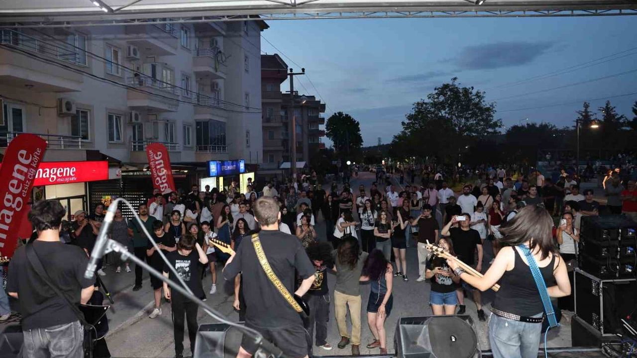 Nilüfer Gençlik Festivali Görükle Koşuyolu'nda: Gençlerin Kendi Organize Ettiği Etkinlikte Atölye ve Konserler