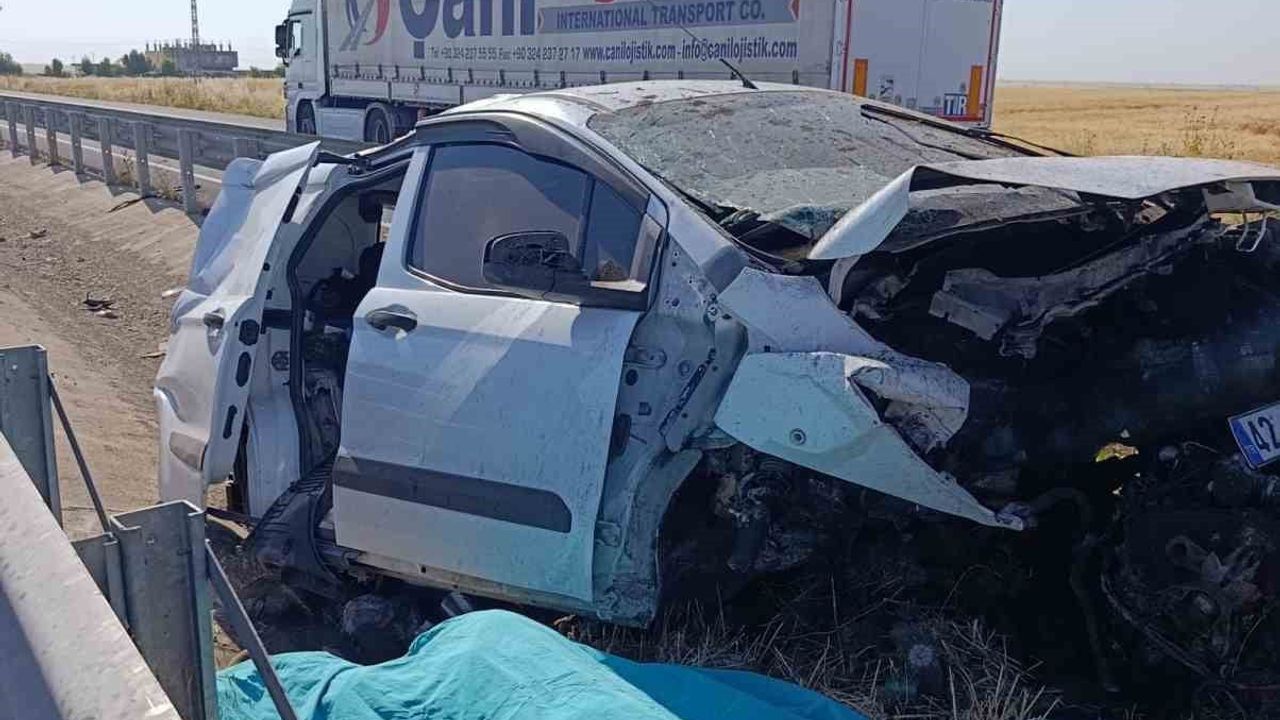 Nusaybin'de otomobil refüje çarptı: 1 kişi hayatını kaybetti, 2 yaralı