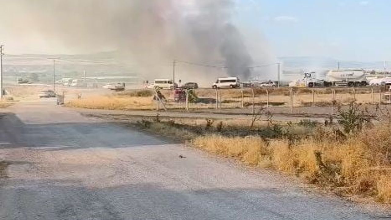 Odunpazarı'nda tarım işçilerinin yaktığı otlar dumanla paniğe yol açtı