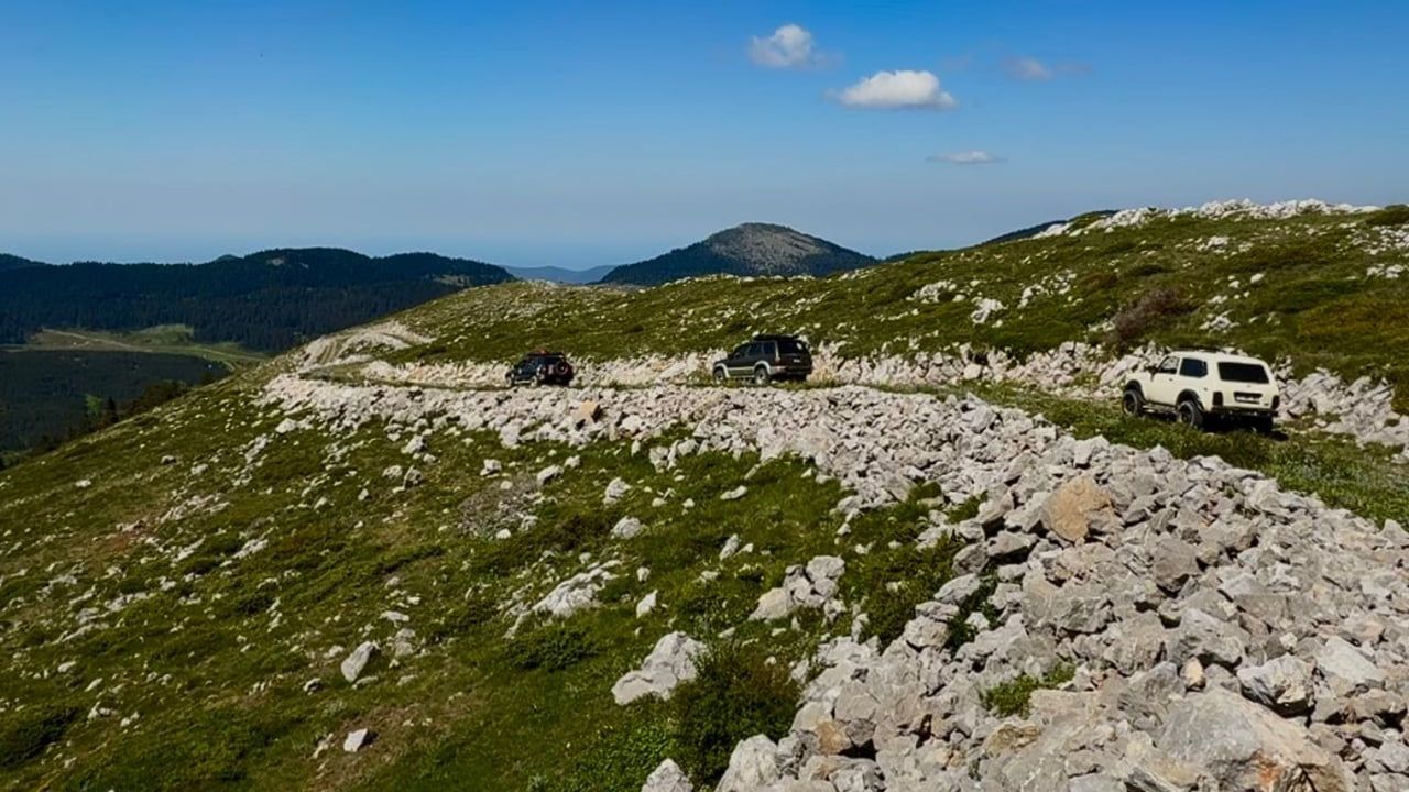 Off-road tutkunları 1850 rakımda Türk bayrağı dalgalandırdı