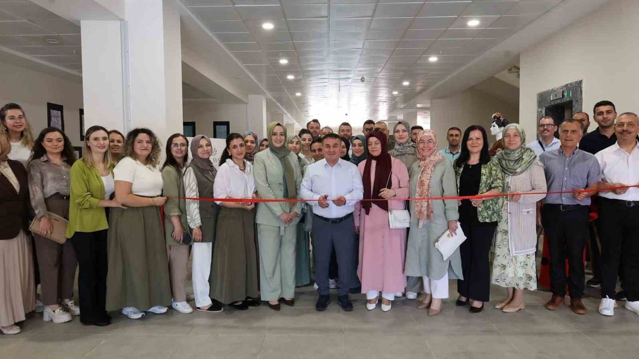 Öğrencilerin el emeği ürünleri sergide beğeni topladı