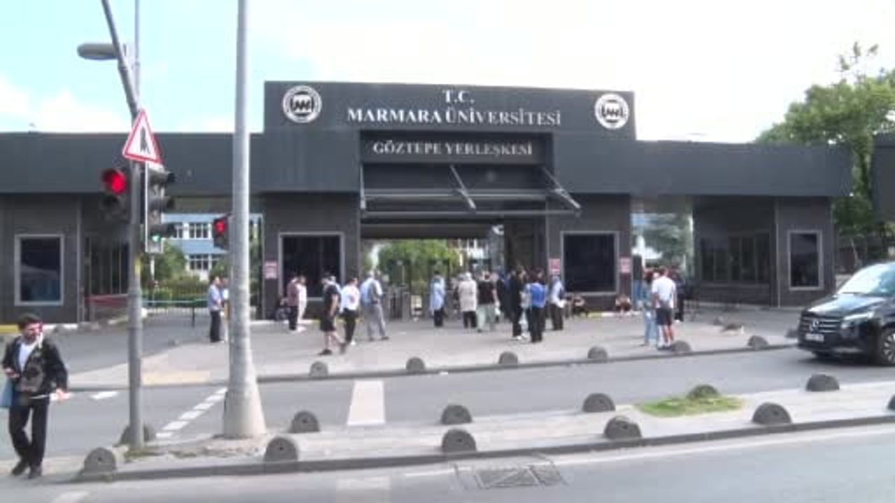Okul önlerinde YKS bekleyişi başladı